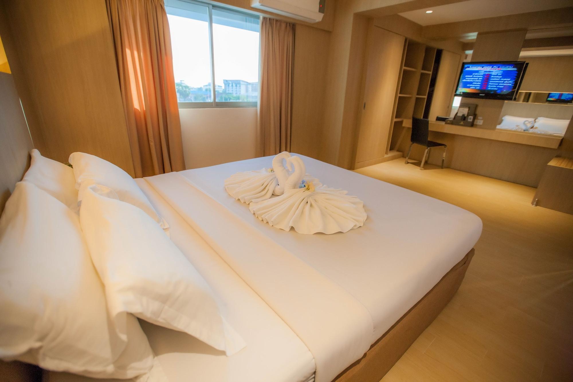 Golden City Rayong Hotel מראה חיצוני תמונה