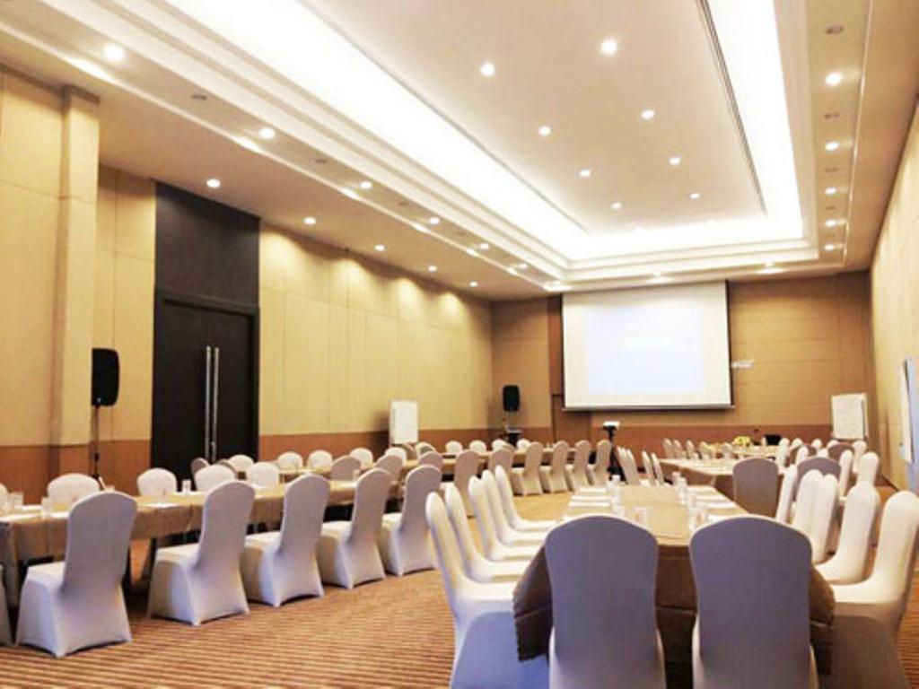 Golden City Rayong Hotel מראה חיצוני תמונה
